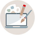 Ein Laptop mit einem geöffneten Bildschirm und Zeichenutensilien wie Bleistift und Pinsel