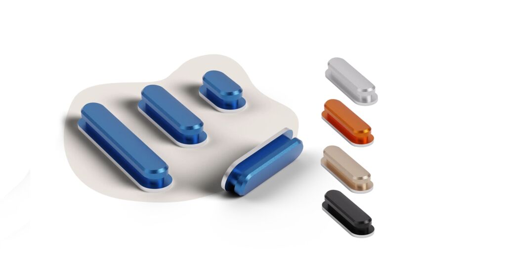 Verschiedene farbige Buttons für Handyhüllen auf einem neutralen Hintergrund.